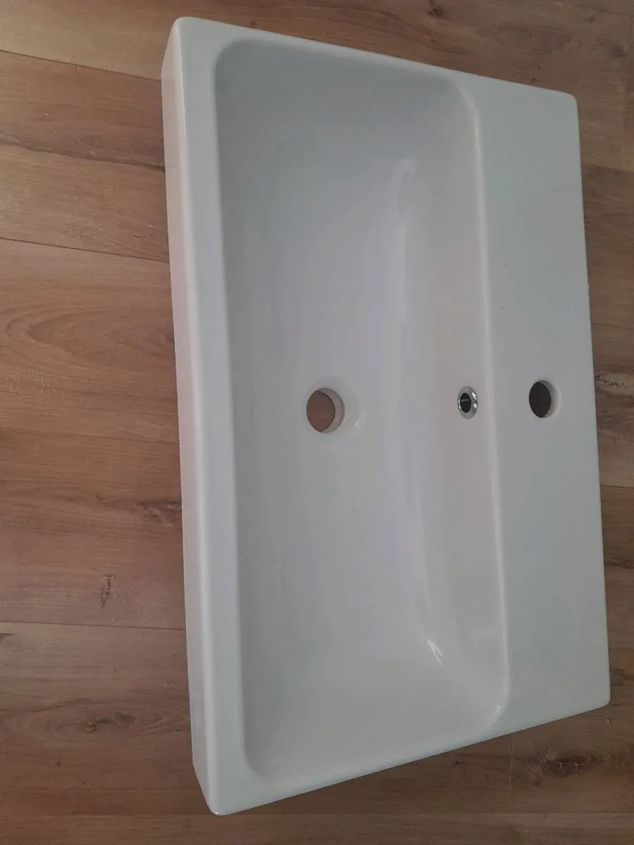 New Arlington 600mm ceramic wash basin - Image 1