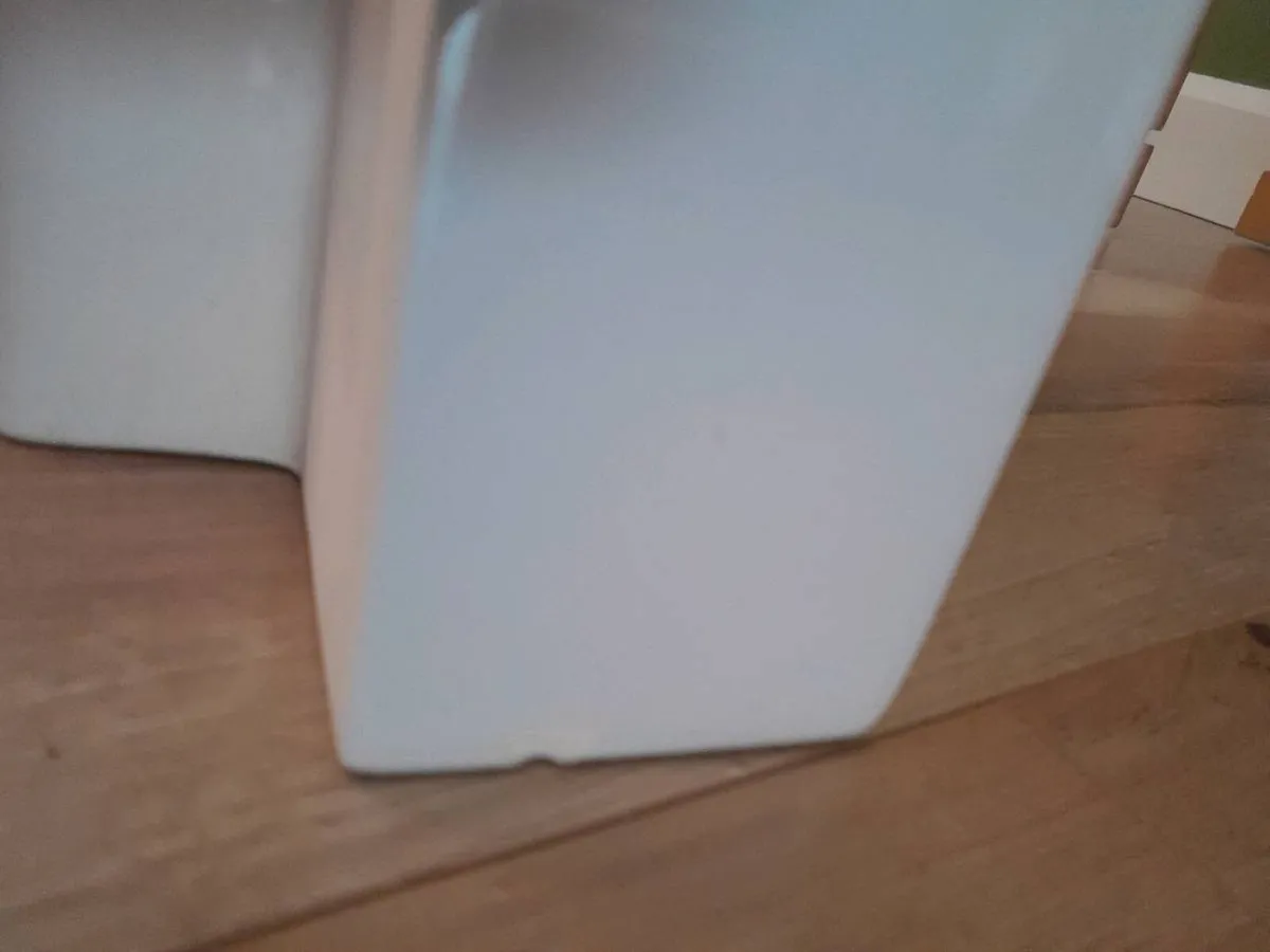 New Arlington 600mm ceramic wash basin - Image 3
