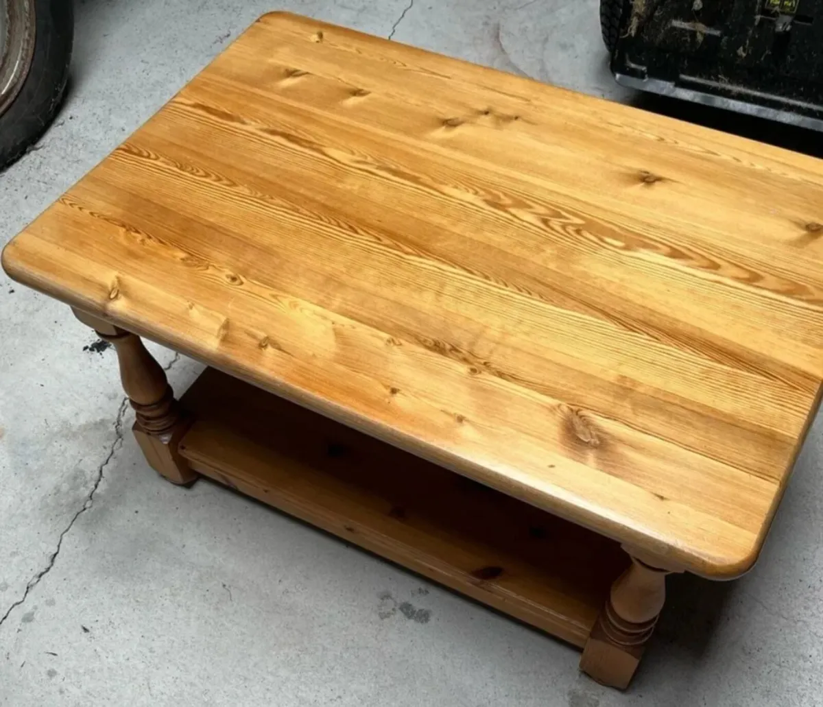 Beautiful, traditional farmhouse-style solid pine - Image 1