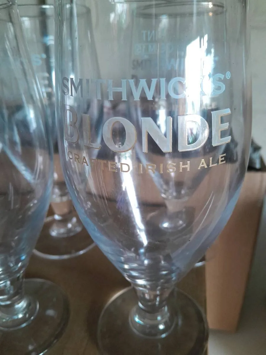 Six smithwicks blond pint glasses - Image 2