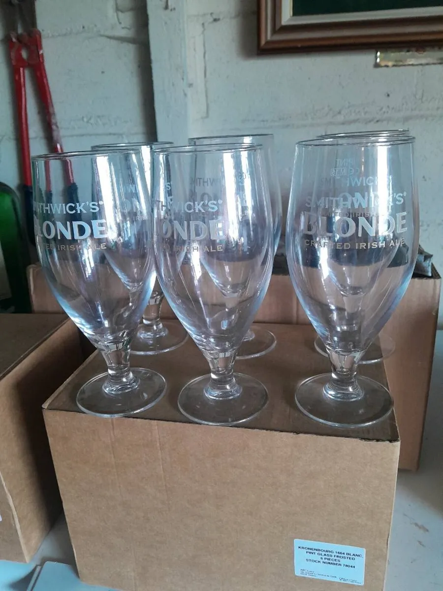 Six smithwicks blond pint glasses - Image 1