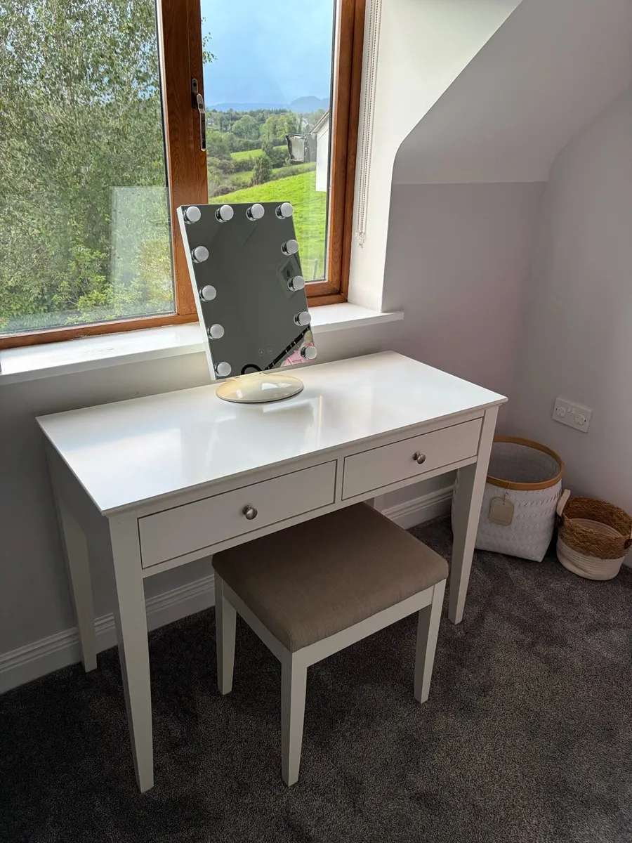Vanity table - Image 3