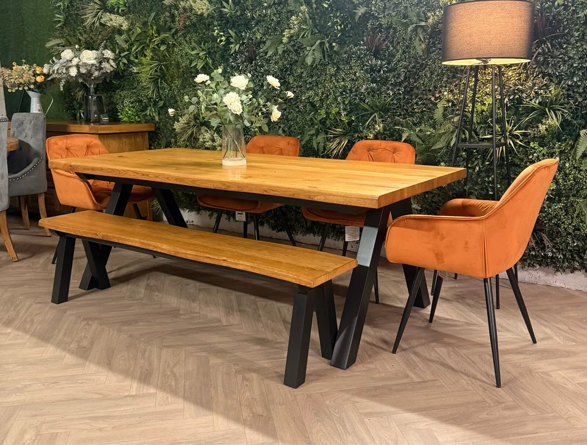 Stockton oak kitchen table, 4 chairs & bench (ex-d - Image 2