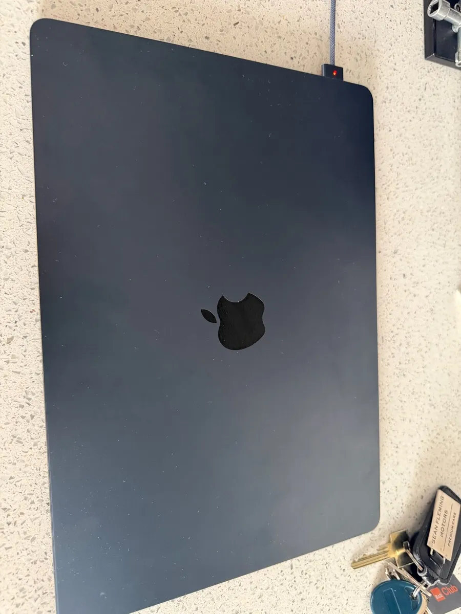 MACBOOK AIR 15.4" - Image 2
