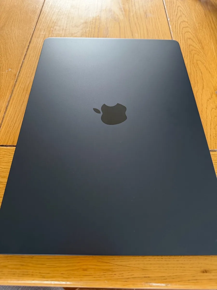 MACBOOK AIR 15.4" - Image 3