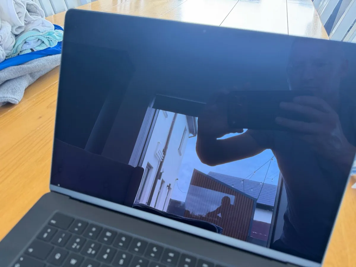 MACBOOK AIR 15.4" - Image 4
