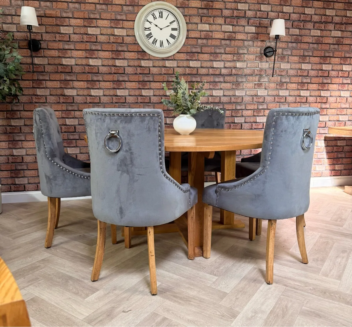 Solid oak kitchen table & 6 chairs (ex-display) - Image 2