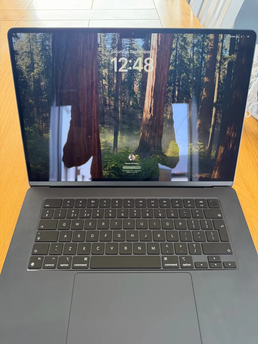 MACBOOK AIR 15.4" - Image 1