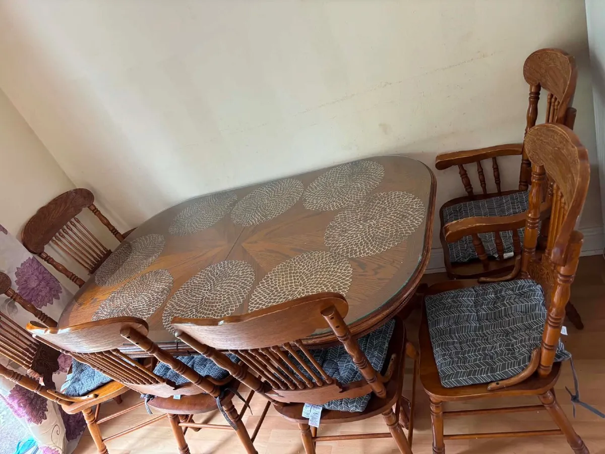 Table and chair - Image 2