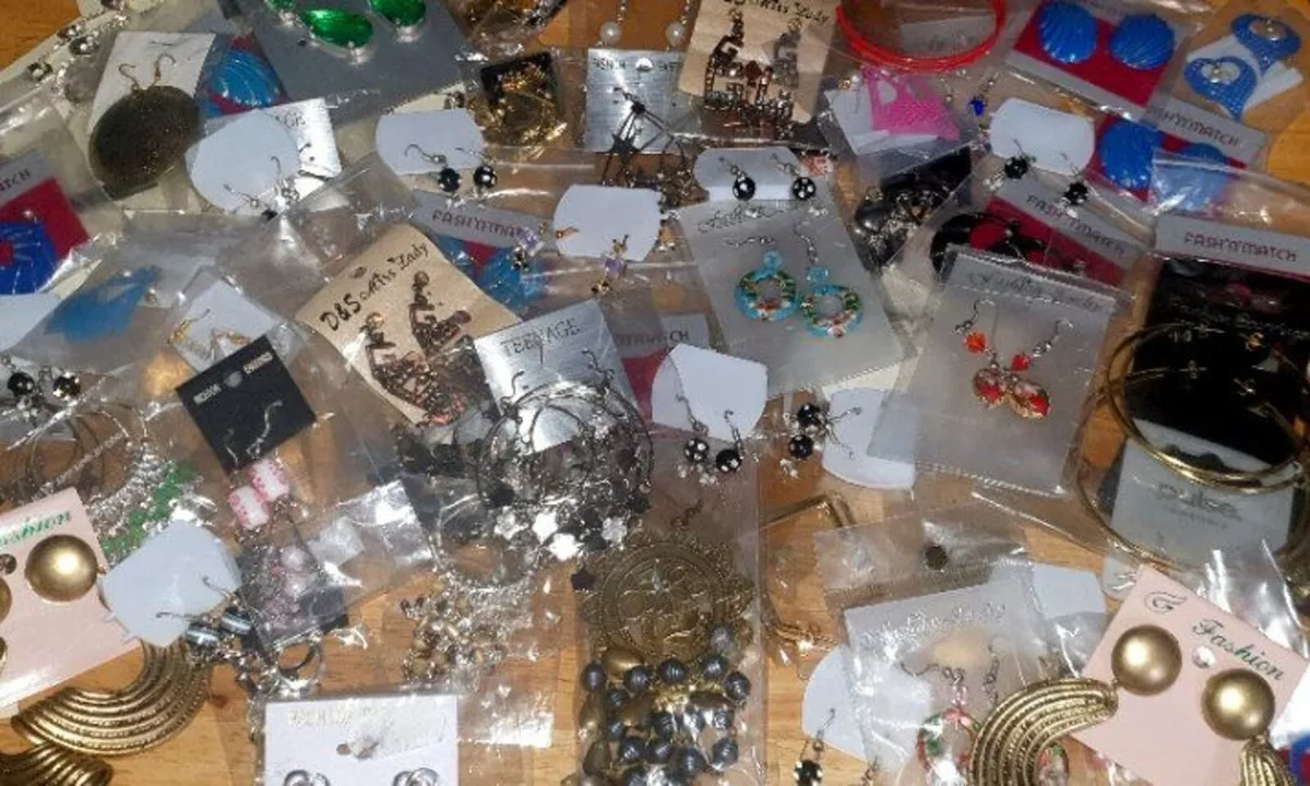 Job Lot 100 Pairs Brand New Earrings Wrapped - Image 1