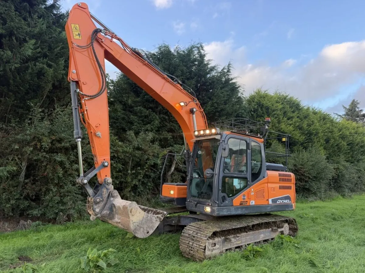 2020 DOOSAN DX140LC - Image 1