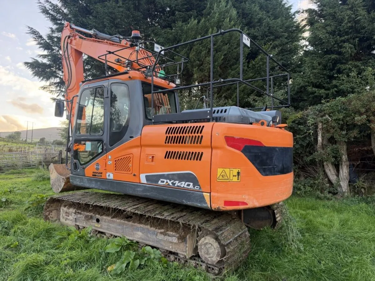 2020 DOOSAN DX140LC - Image 2