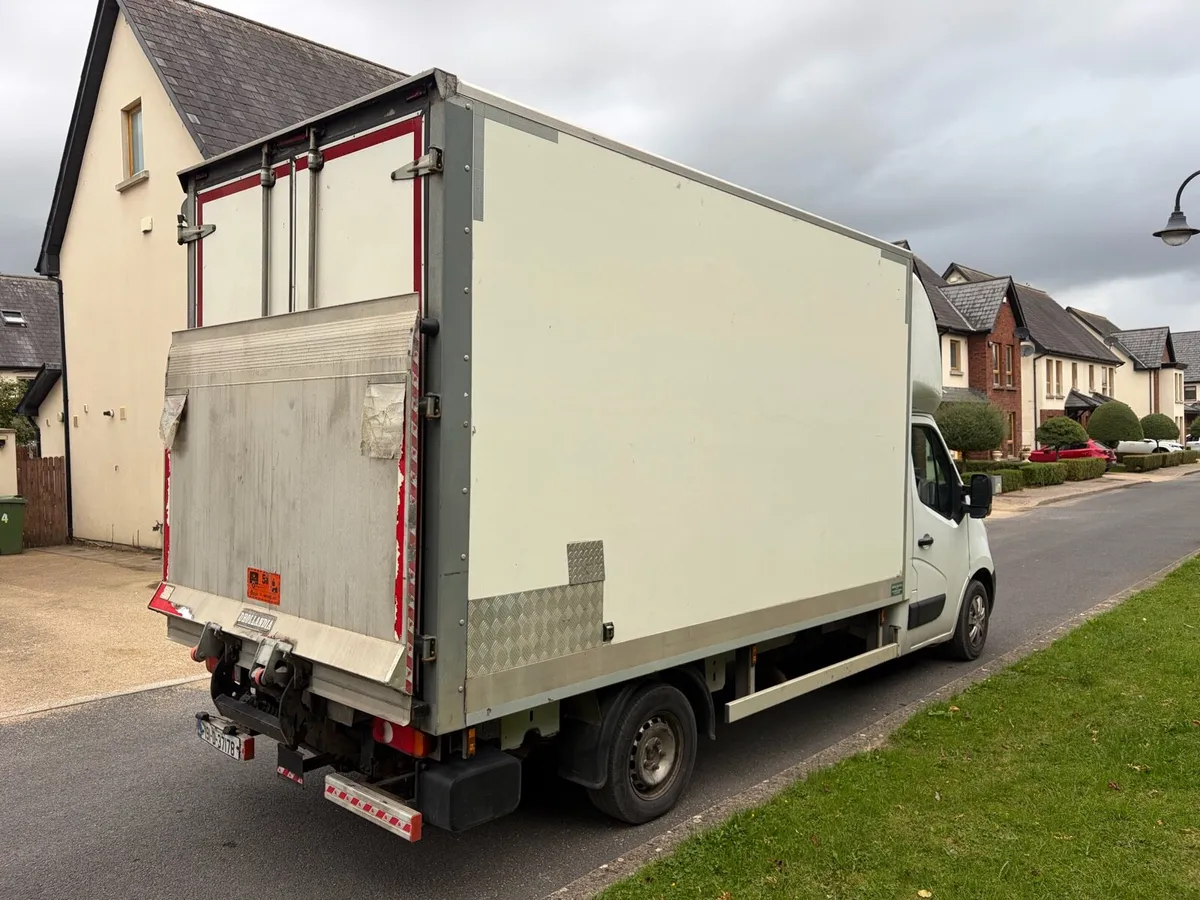 Opel Movano Luton van with tail lift - Image 3