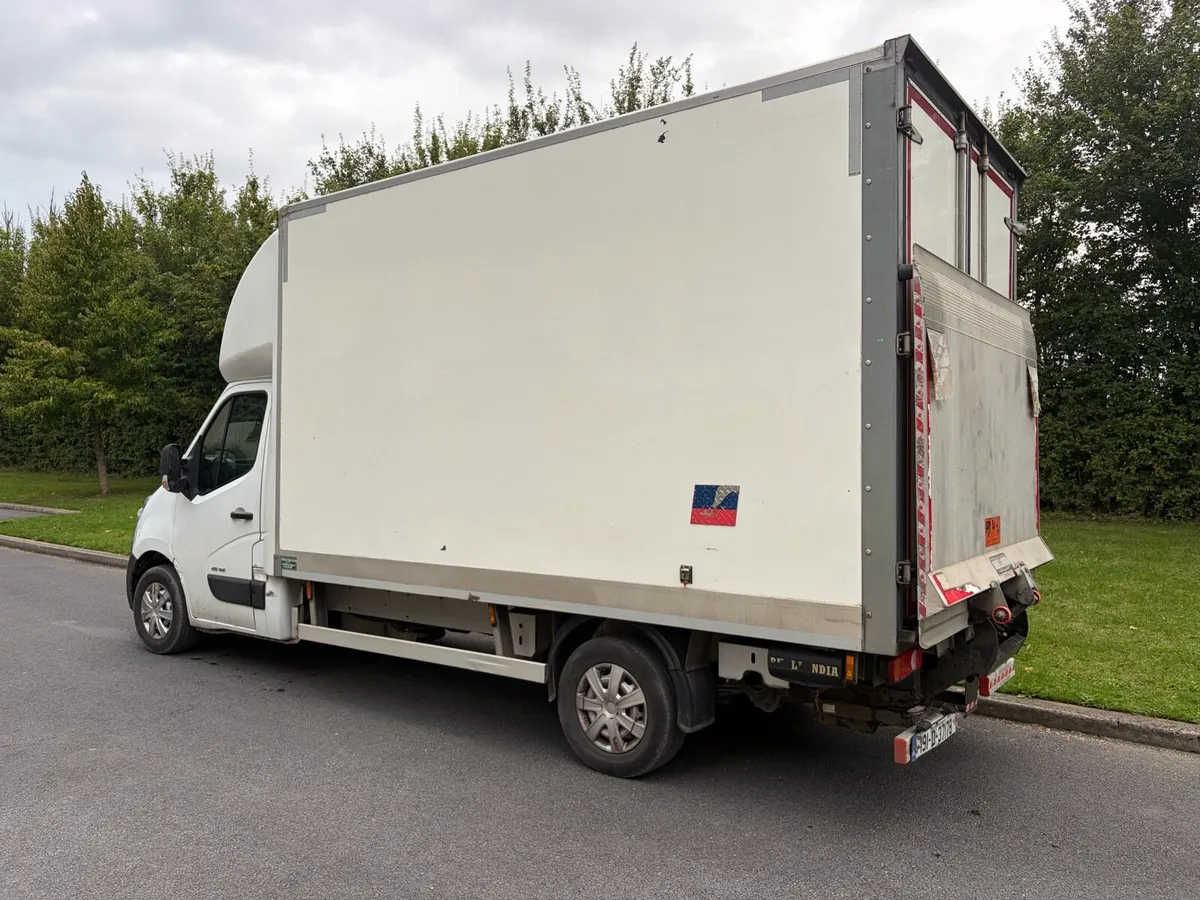 Opel Movano Luton van with tail lift - Image 1