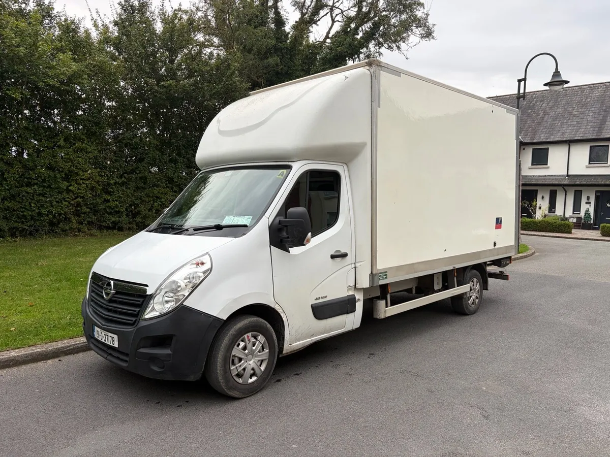 Opel Movano Luton van with tail lift - Image 2