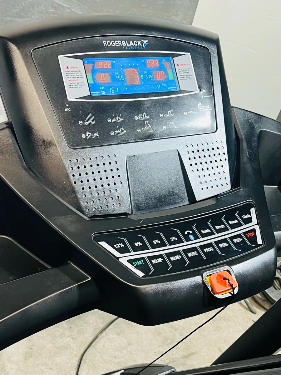 Roger black  incline motorised treadmill - Image 3