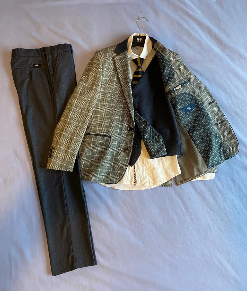 Boys suit, shirt and tie - Image 1
