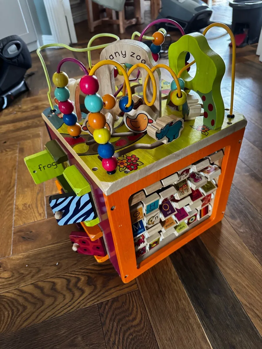 Kids activity cube - Image 1