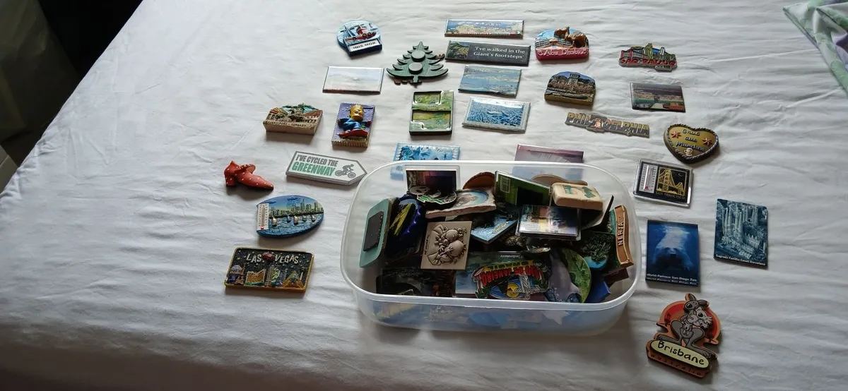 COLLECTION OF FRIDGE MAGNETS - Image 3