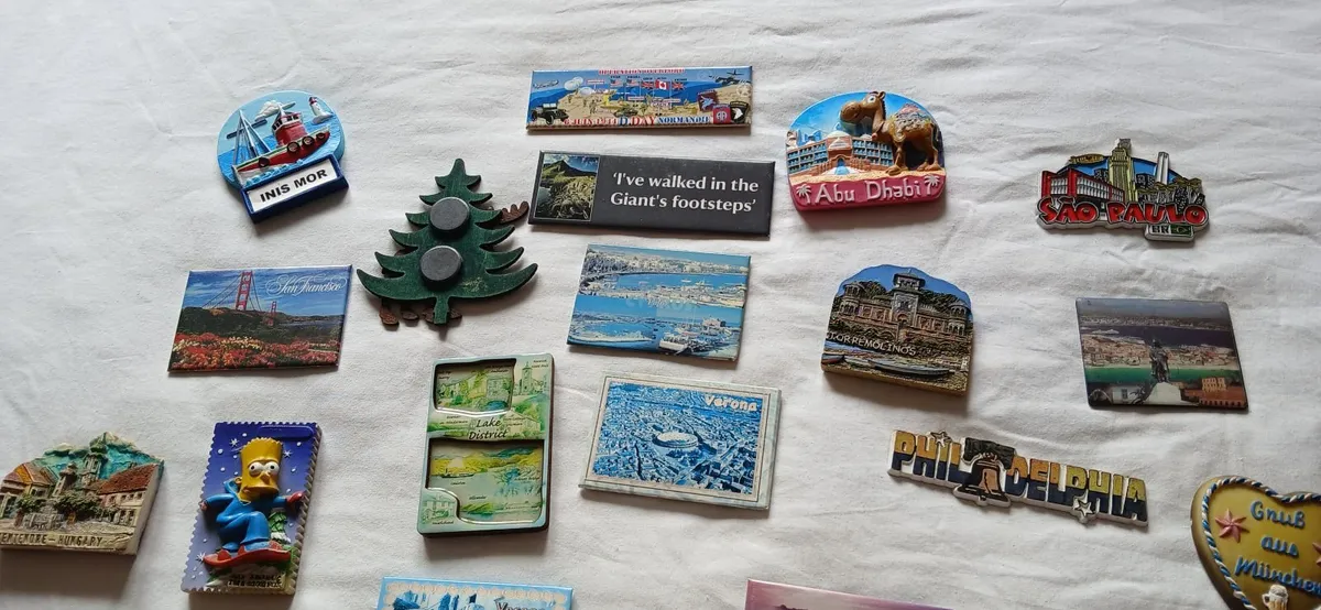 COLLECTION OF FRIDGE MAGNETS - Image 4