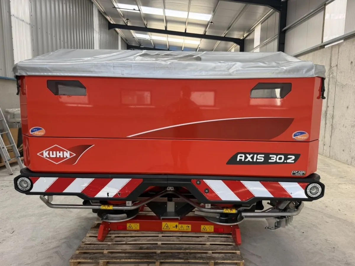 KUHN AXIS 30.2 FERTILISER SPREADER - Image 3