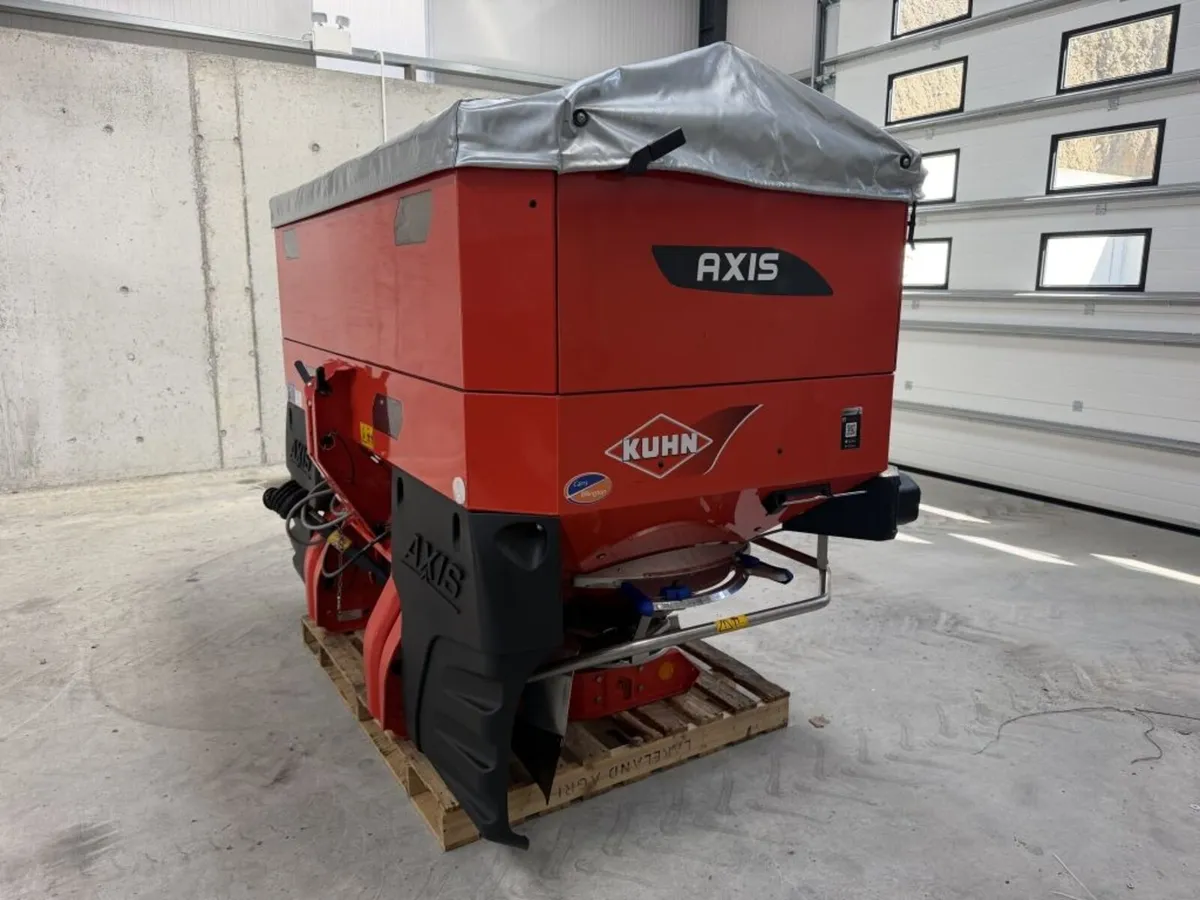 KUHN AXIS 30.2 FERTILISER SPREADER - Image 4
