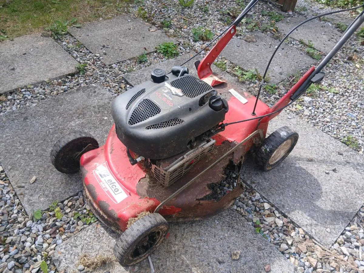 Briggs and stratton self drive lawnmower - Image 1