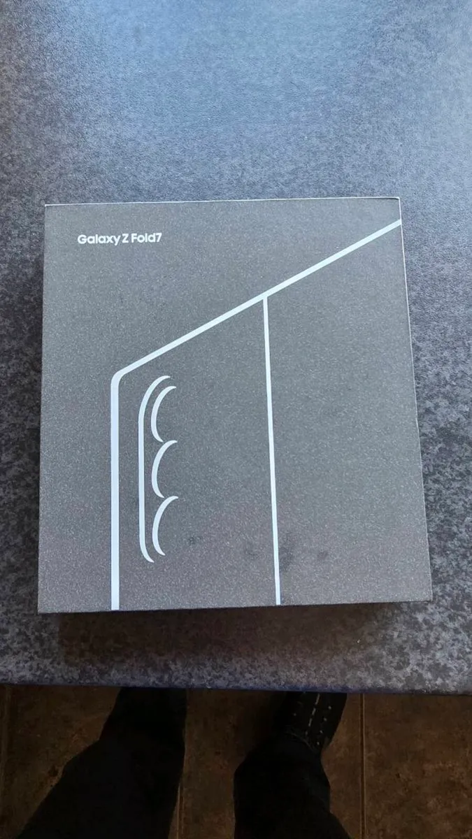 Samsung Z Fold 7 256GB Unlocked with Receipt - Image 1