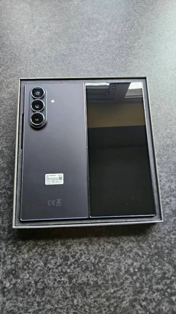 Samsung Z Fold 7 256GB Unlocked with Receipt - Image 2