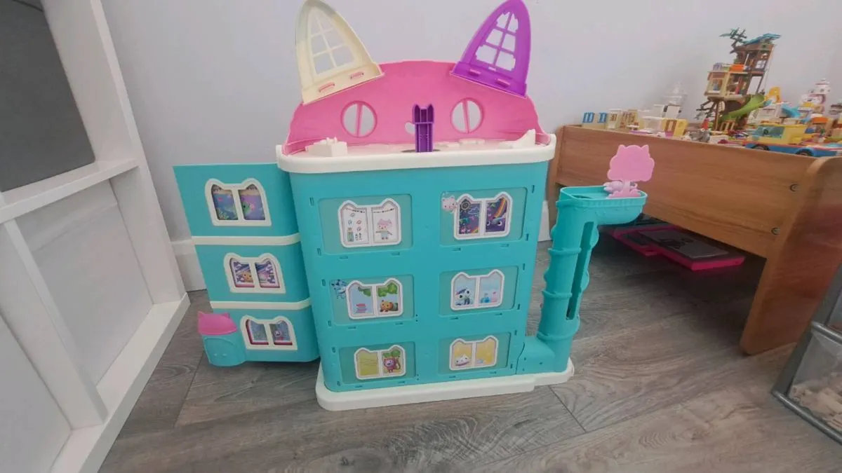 gabby doll house& accesssories - Image 4