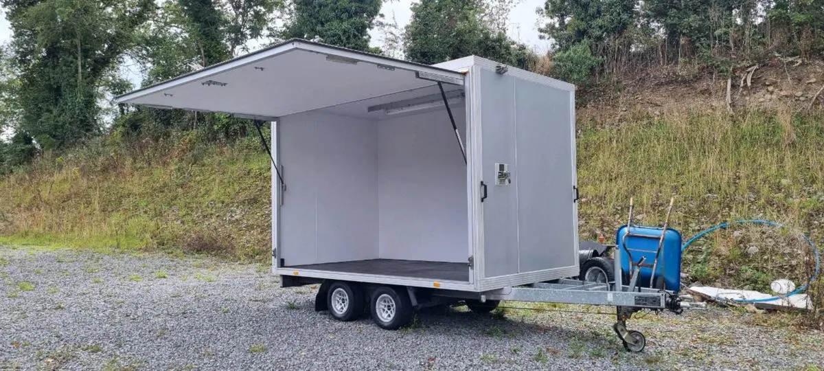 Humer Box Trailer - Image 1