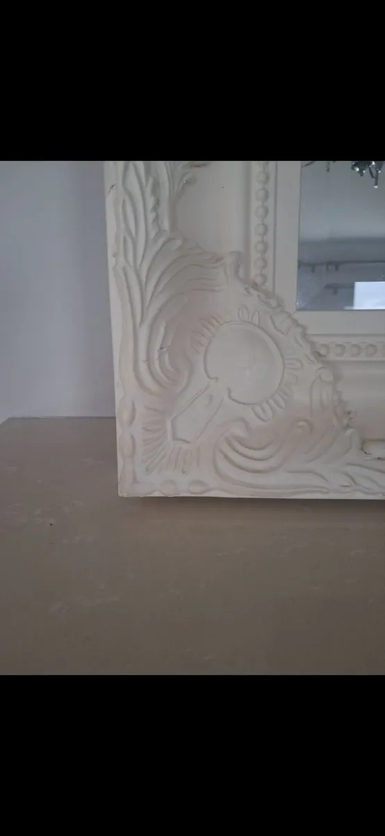 Cream Antique Style Mirror. - Image 4
