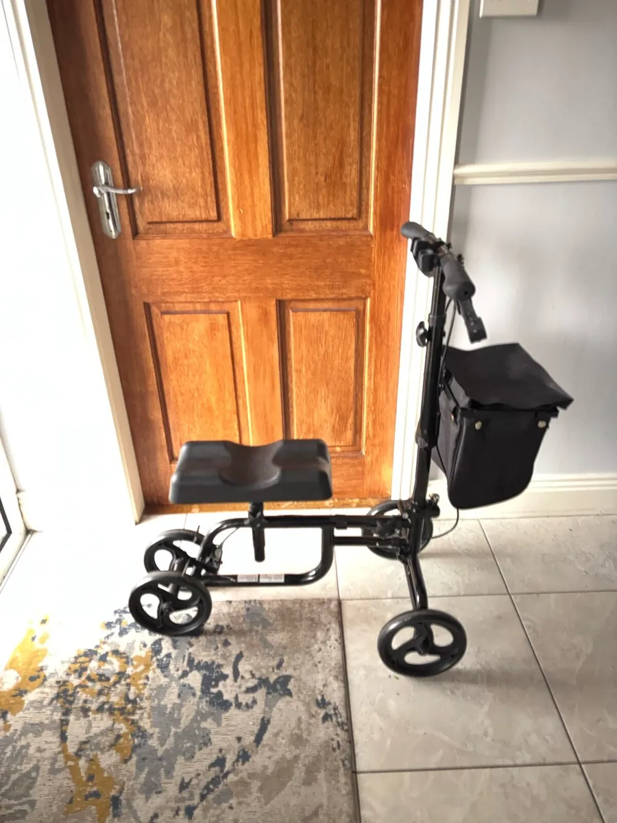 Mobility knee scooter - Image 1