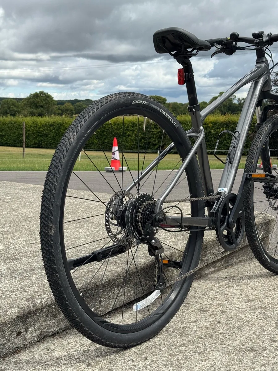 Bike Giant Roam 2022 year - Image 2