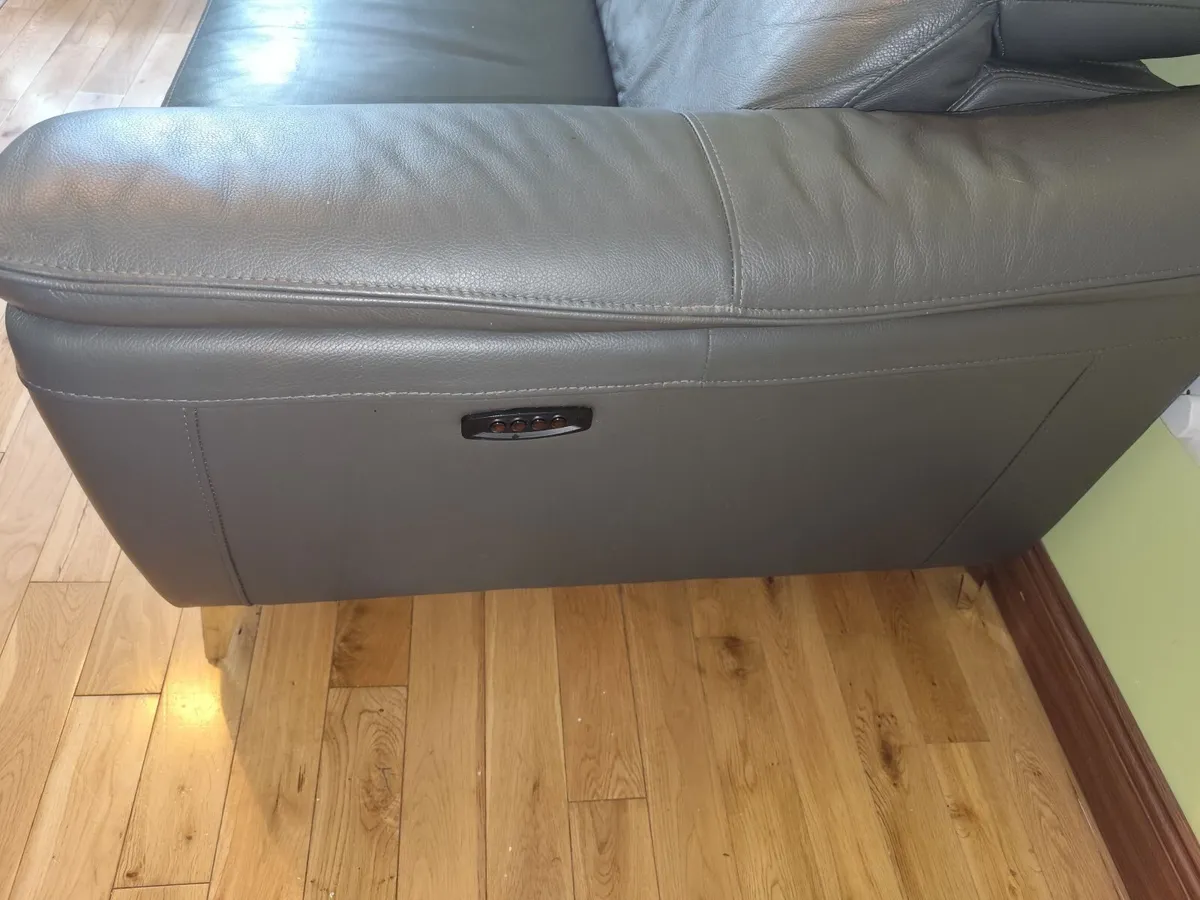 Montaro 3 seater power recliner - Image 4