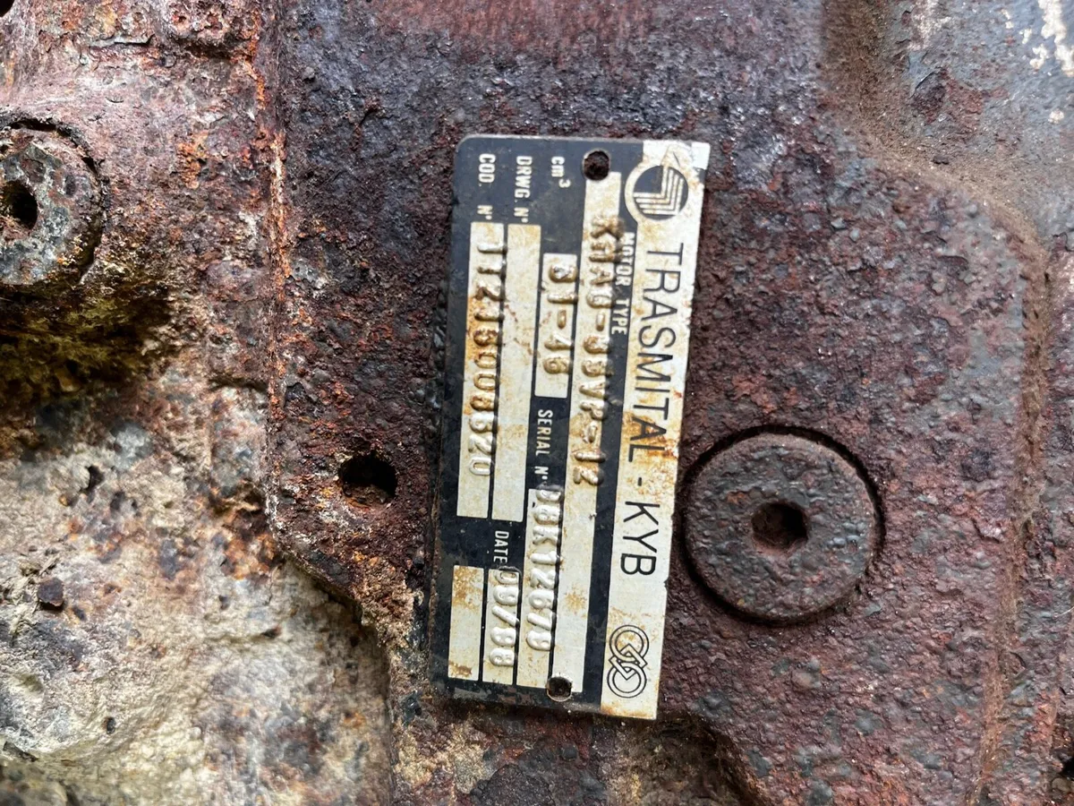 Hitachi ex135 final drive - Image 2