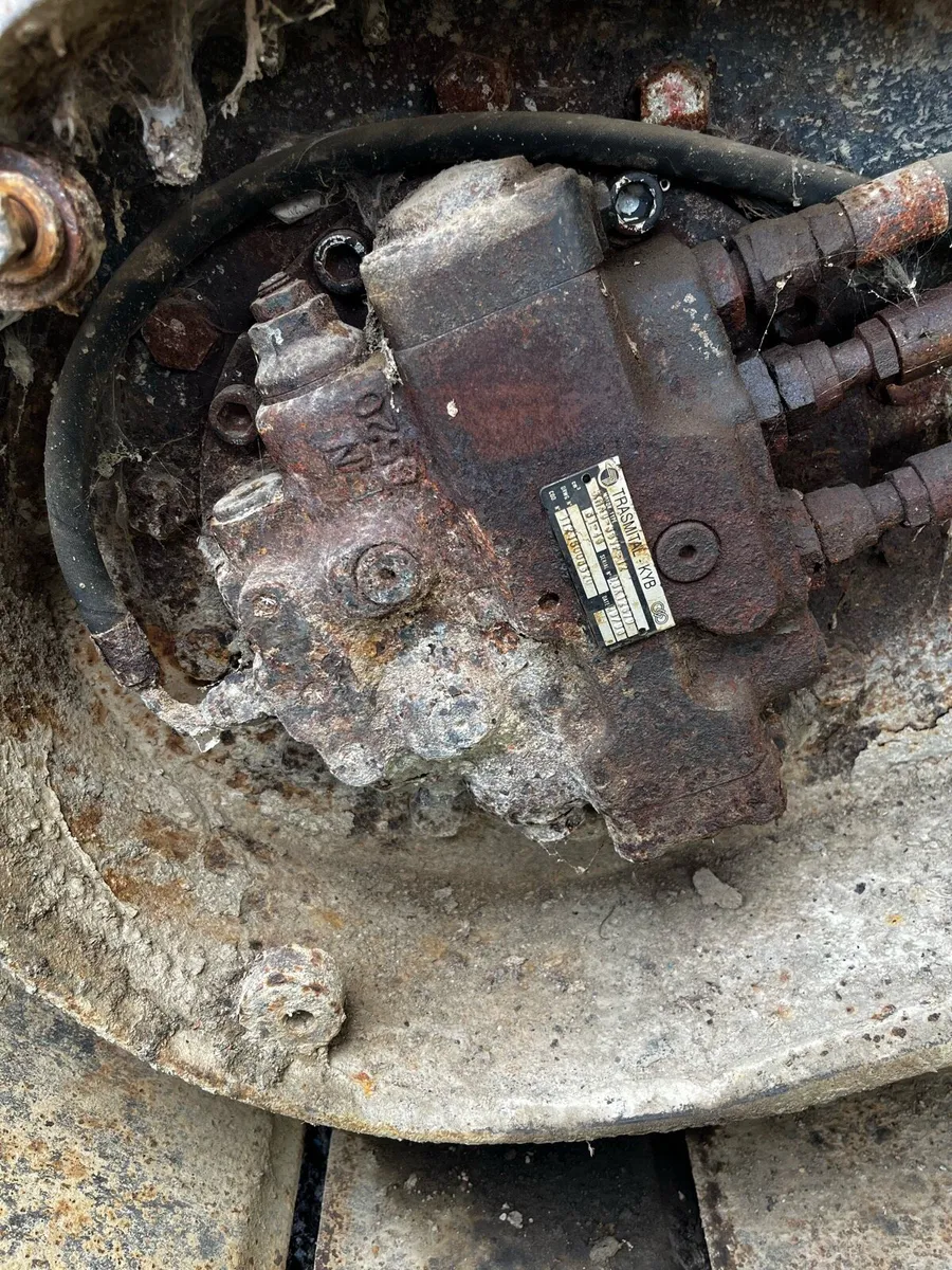 Hitachi ex135 final drive - Image 3