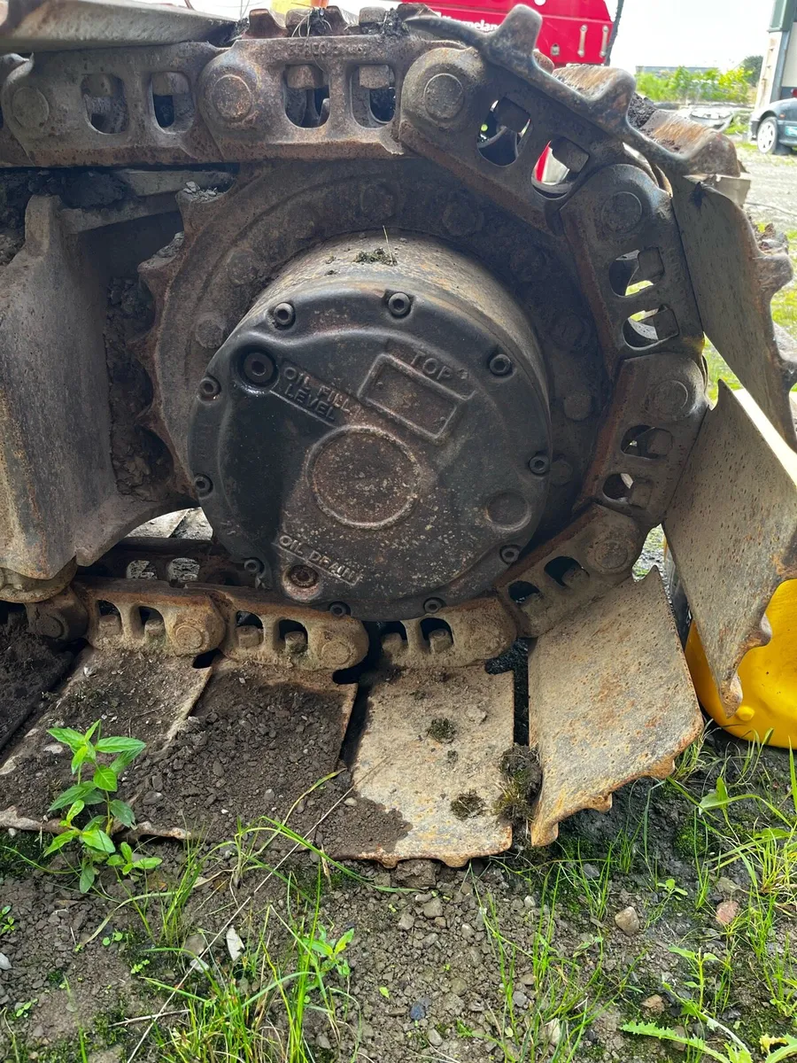Hitachi ex135 final drive - Image 1