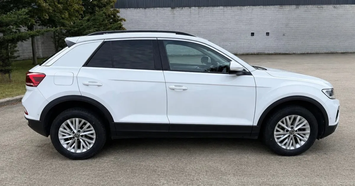 2023 Volkswagen T-Roc Commercial - Image 3