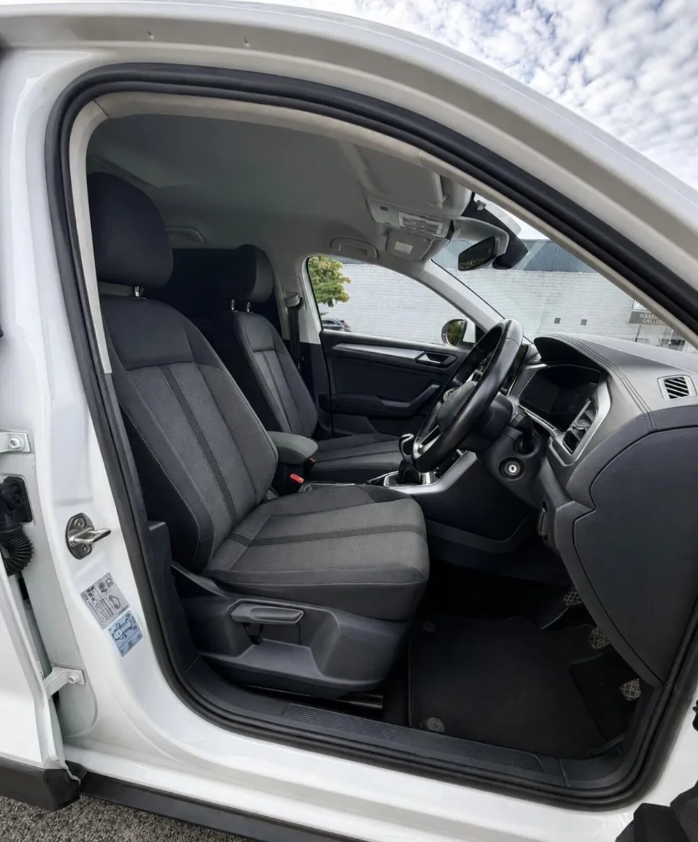2023 Volkswagen T-Roc Commercial - Image 4