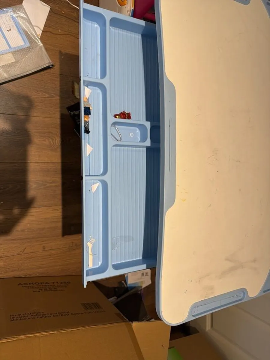 childs desk - Image 2