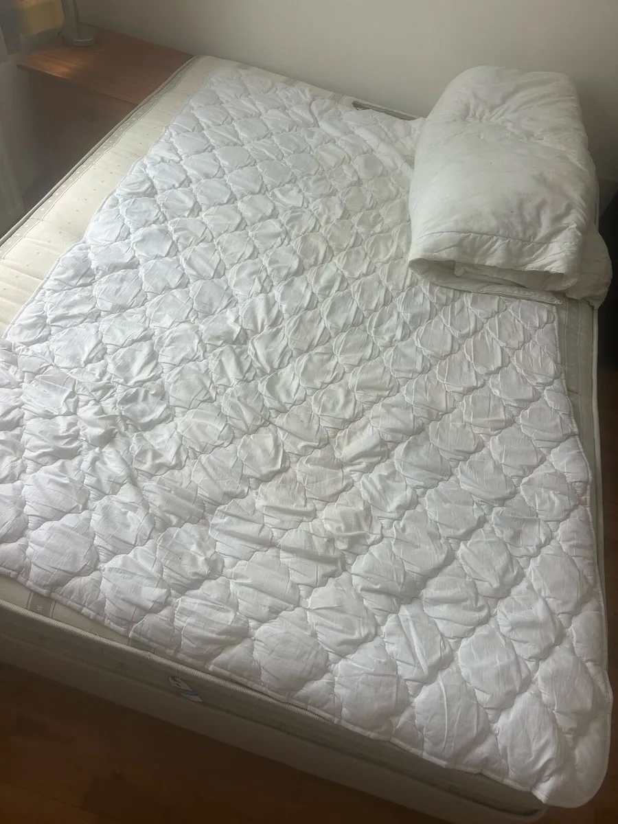 Double bed with drawers including mattesss - Image 1