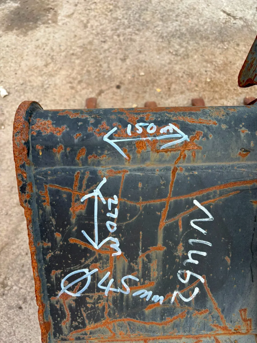 Excavator digging bucket - Image 3