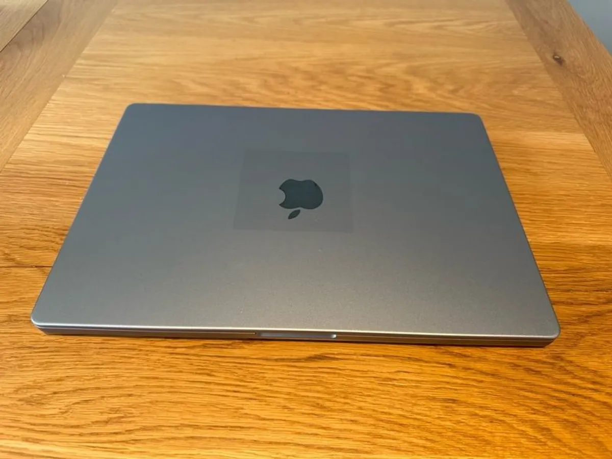 MacBook Pro 16 - Image 3