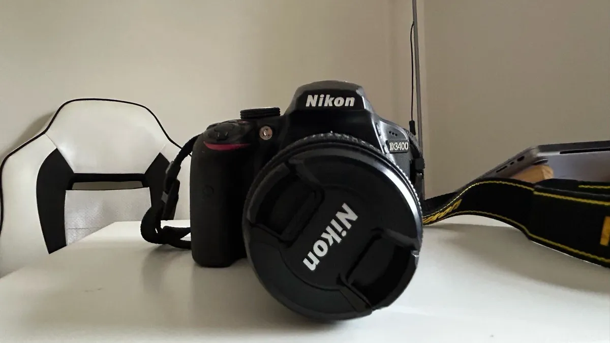 Nikon D3400 DSLR + 18–55mm AF-P VR + accessories - Image 2