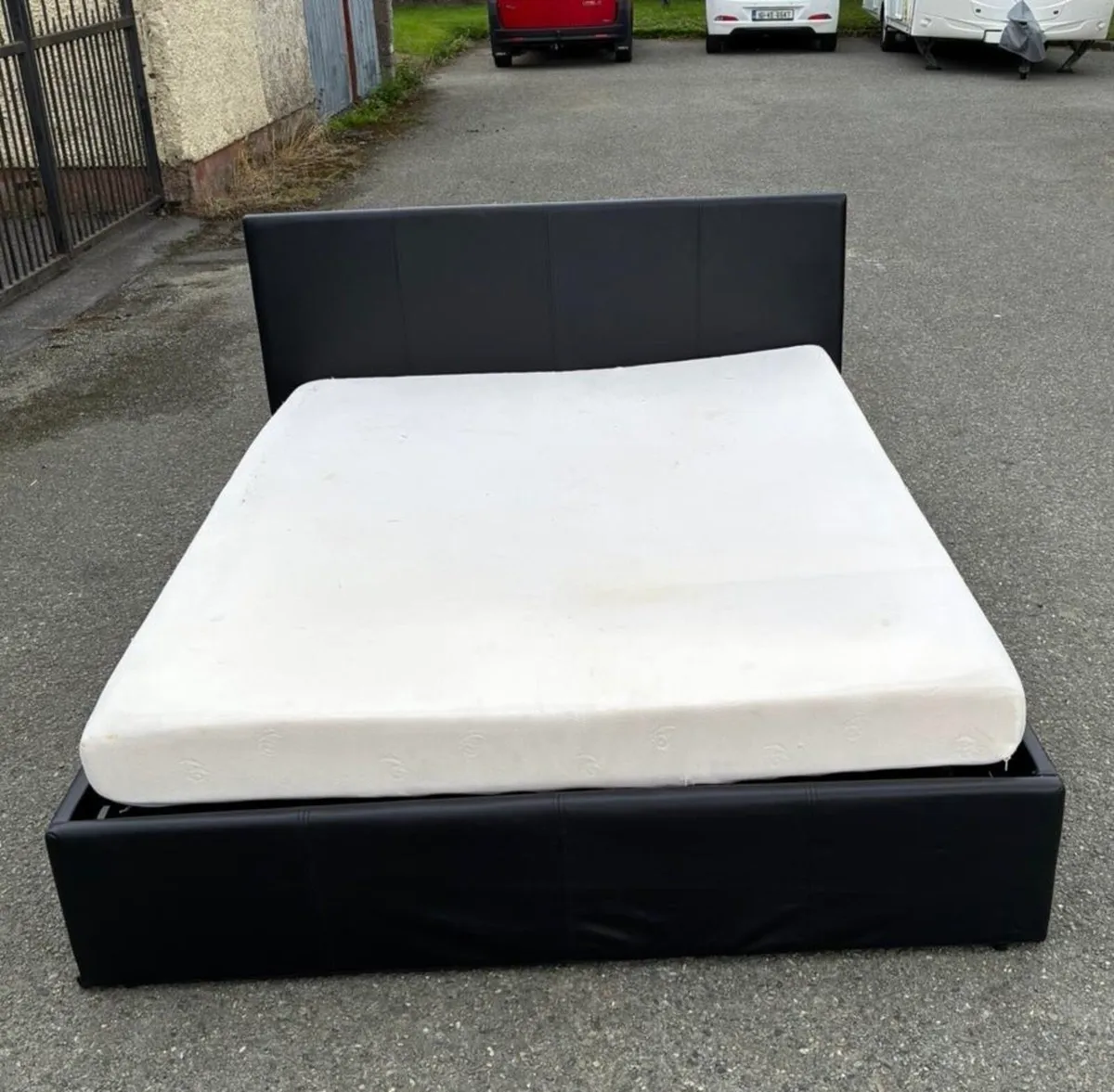 5ft King leather Ottoman frame & memory mattress - Image 2