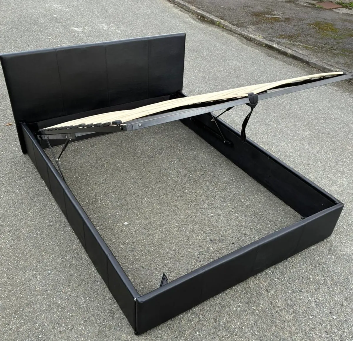 5ft King leather Ottoman frame & memory mattress - Image 4