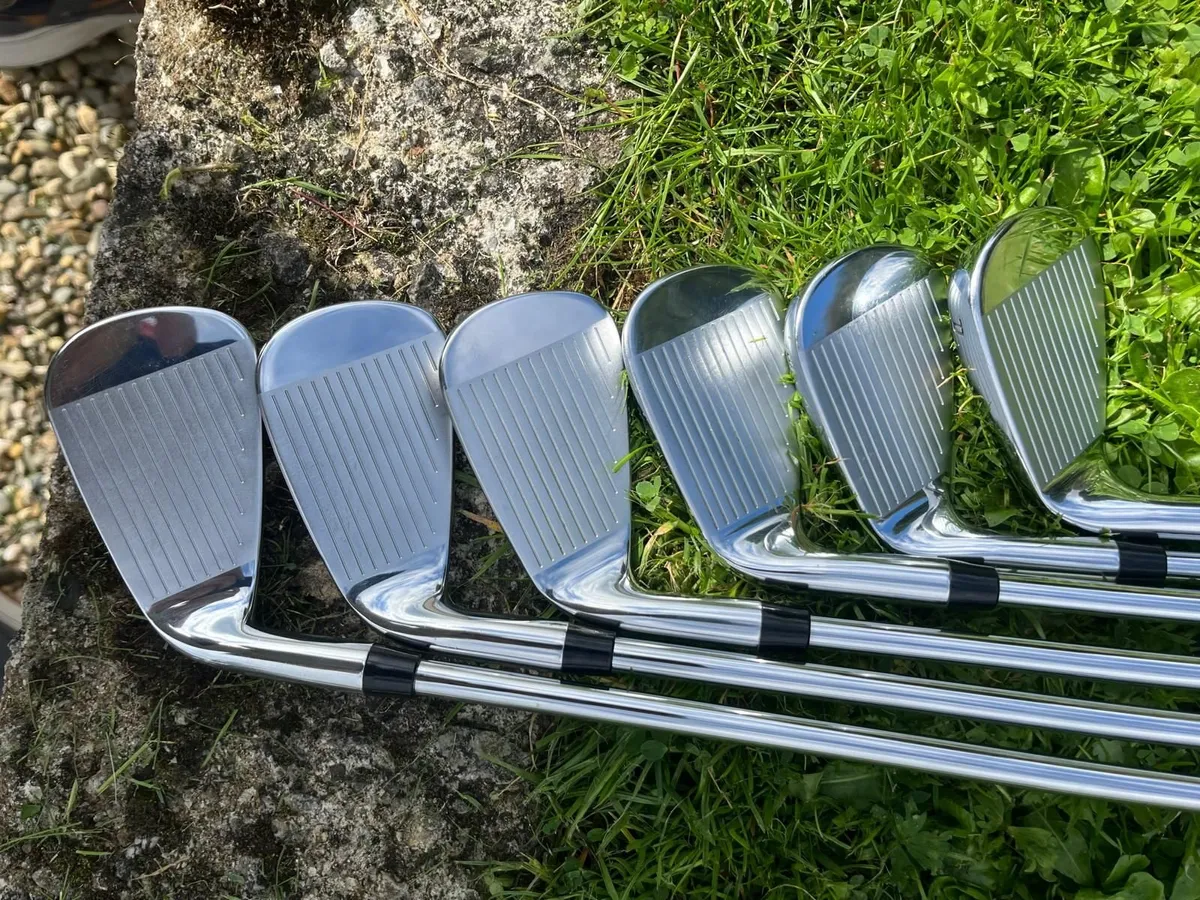 Callaway Elyte Irons 5-PW  - AS NEW - Image 3