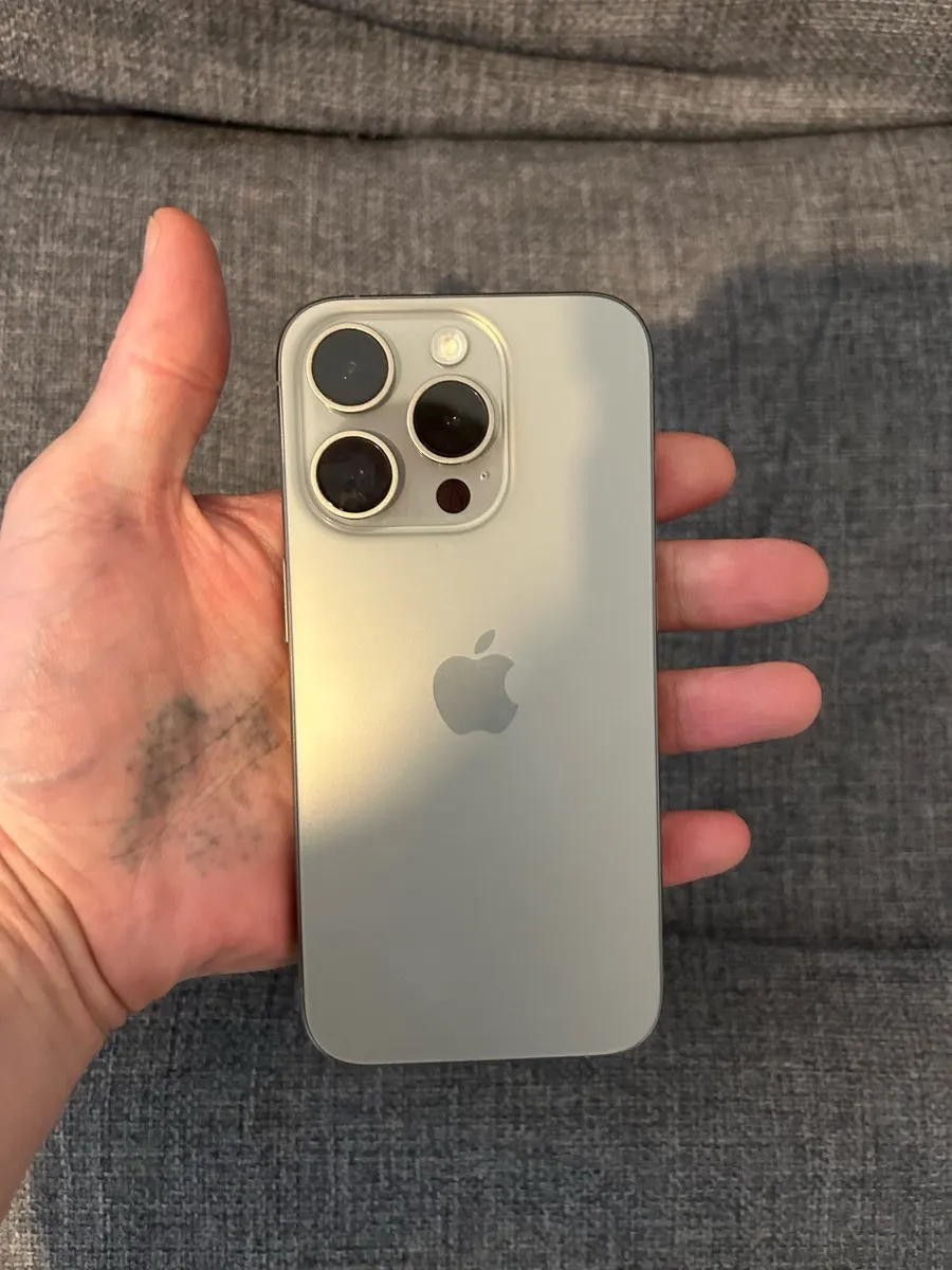 iPhone 15 pro 128gb, unlocked 86% battery - Image 3