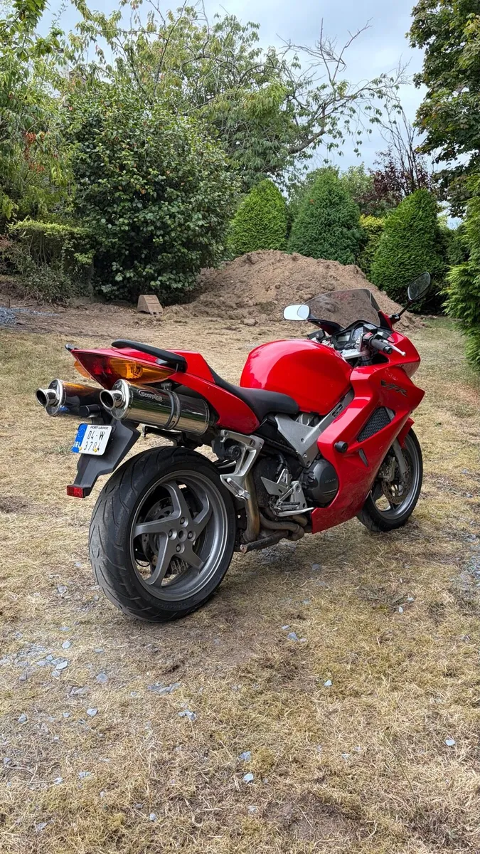 Honda VFR 800 - Image 1